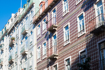 Obraz premium a street in Alfama district of Lisbon (Portugal) close to Miradouro da Graca (Panoramic view of Miradouro da Graca ). Alfama is the oldest part of Lisbon, full of life, 