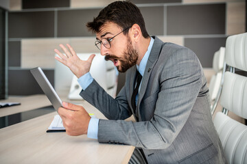 Naklejka premium Business person being shocked and mad over something