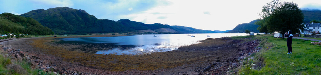 Fototapeta na wymiar Loch Duich, Inversiehl an der Westküste von Schottland