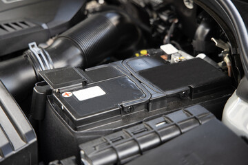 kfz auto batterie im motorraum