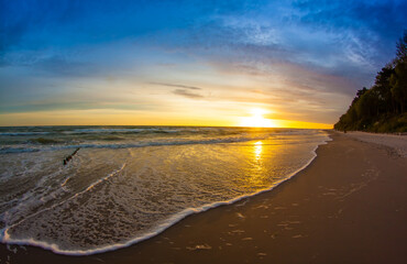 Fototapeta Piękny wschód słońca nad morzem Bałtyckim obraz