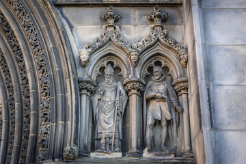 Fototapeta na wymiar Close up on a portal of Cathedral of Saint Giles in Edinburgh city, UK