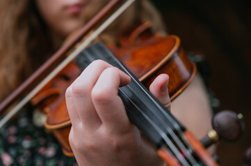 Violin close-up, woman playing the violin. © Irving Sandoval