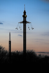 Kontur des Praterturms im Wiener Prater bei Sonnenuntergang