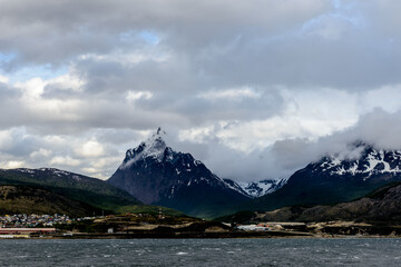 Obraz premium Landscape of the mountains of the Beagle Channel