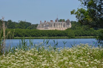 Obraz premium La rivière Erdre et le château de la Gascherie, Nantes, France