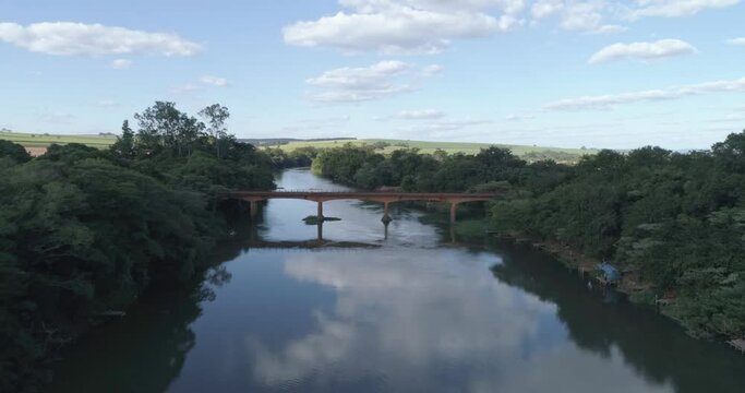 Pardo River, one of the most important rivers in the state of S&atilde;o Paulo. Serrana, S&atilde;o Paulo / Brazil.