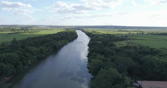 Pardo River, one of the most important rivers in the state of S&atilde;o Paulo. Serrana, S&atilde;o Paulo / Brazil.