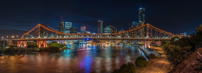 Brisbane's Storey Bridge at night
