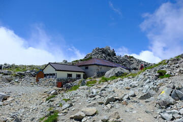 百名山、立山縦走。大汝休憩所。北アルプスの絶景トレイル。日本の雄大な自然。Amazing trekking area in Japanese North Alps. Mt.Tateyama.