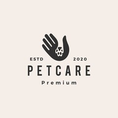 Fototapeta premium pet care hand hipster vintage logo vector icon illustration