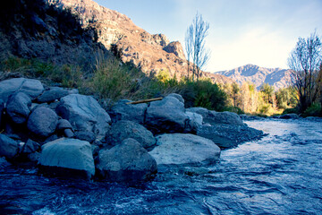 Rio de precordillera, sector Rio Blanco en CHile.