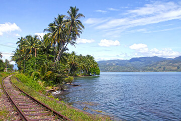 Obraz premium Lake Singkarak as seen from the eastern side of the lake with a railway track in West Sumatra, Indonesia.