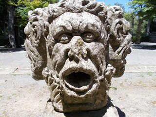 Czworoboczny posąg greckiego boga, Villa Lante. Bagnaia, Italia. © Jola i Darek 