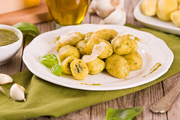 Potato gnocchi stuffed with pesto sauce.
