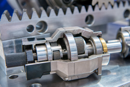 Compact planetary gearbox.