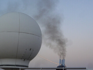 Do cruiseships or cruise ship liners damage the environment with toxic gases and unfiltered smoke?