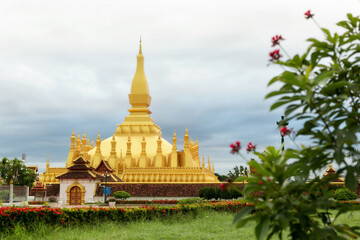 Fototapeta premium Pha That Luang Vientiane, Laos. That-Luang Golden Pagoda in Vientiane, Laos. Blue sky background beautiful.