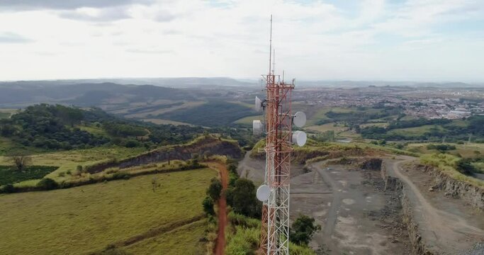 Aerial view of 3G towers in S&atilde;o Sebasti&atilde;o do Para&iacute;so city, Minas Gerais / Brazil.