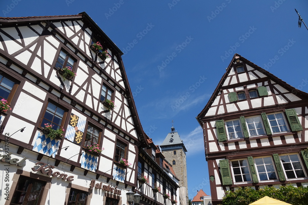 Wall mural fachwerkhäuser und pfeiferturm in bretten