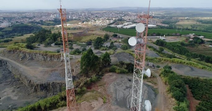 Aerial view of 3G towers in S&atilde;o Sebasti&atilde;o do Para&iacute;so city, Minas Gerais / Brazil.