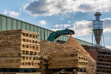 Pallet recycling sawmill for transformation into pellet fuel