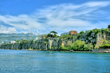Fototapeta na wymiar Panorama włoskiego miasta nabrzeżnego Sorrento