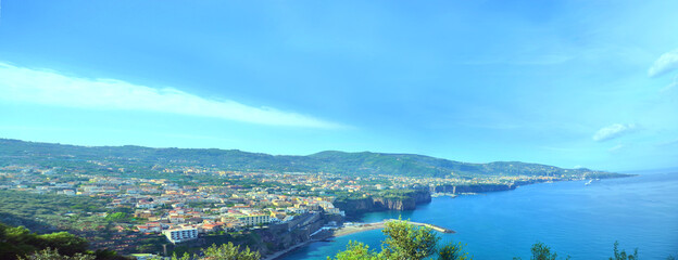 Panorama włoskiego miasta nabrzeżnego Sorrento - obrazy, fototapety, plakaty