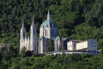 Castelpetroso, Italia - 22 giugno 2020: La Basilica santuario di Maria Santissima Addolorata