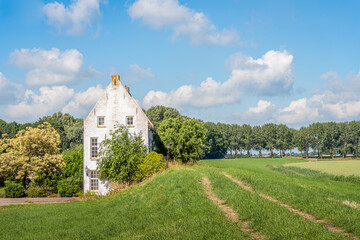 Fototapeta na wymiar Historic dike house in a Dutch polder