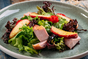 Salad with smoked turkey breast and apples