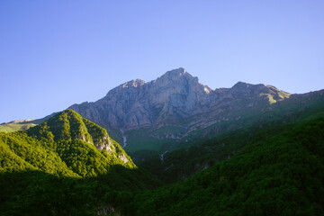 Fototapeta na wymiar high beautiful mountains in Armenia.