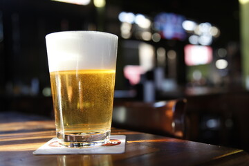 Fototapeta na wymiar glass of beer on bar counter