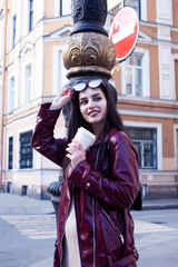 Obraz premium young pretty girl outside in city street with coffee happy smiling, lifestyle fashion peopple concept