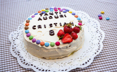 Cut the cake at the birthday party