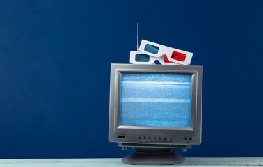 Antenna old-fashioned retro tv receiver with anaglyph stereo glasses on classic blue background....