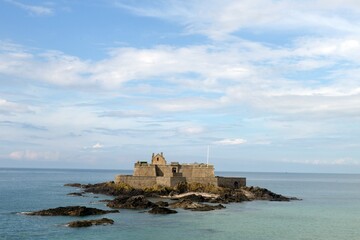 Fototapeta na wymiar Fort National on the island of Petit Be in Saint-Malo