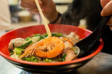 seafood noodles with shrimp