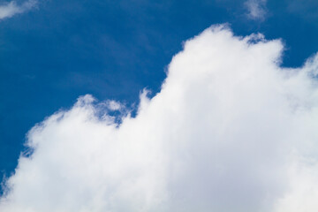 Obraz premium white cloud on blue sky