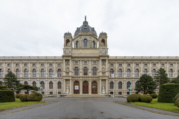 Fototapeta na wymiar Panorama exterior of Museum of Art History (The Kunsthistorisches Museum), housed in its festive palatial building on Ringstrasse, it is crowned with an octagonal dome.
