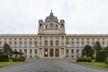 Fototapeta premium Panorama exterior of Museum of Art History (The Kunsthistorisches Museum), housed in its festive palatial building on Ringstrasse, it is crowned with an octagonal dome.