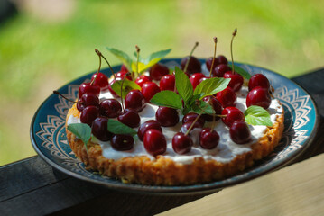 cake with cherries