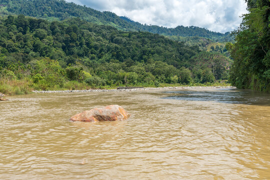 Alas river, the longest river in the province Ache and North Sumatra, passes through Gunung Lauser national park and continues to flow to the Indian Ocean