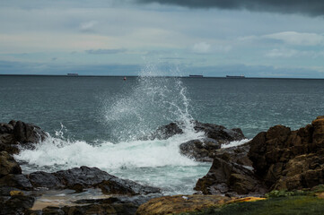 Splashing waves