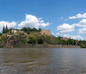 Fototapeta na wymiar castle on the river
