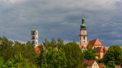 Kirchtürme in der Stadt