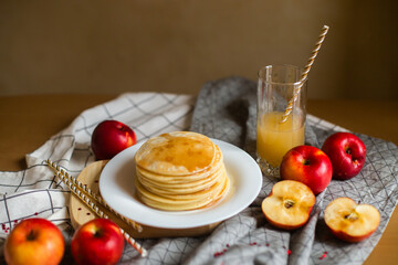 pancakes with honey and fruit juice