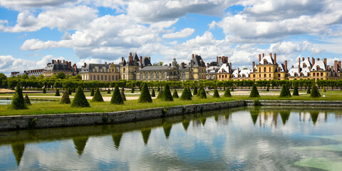 Fototapeta na wymiar Fontainebleau castle