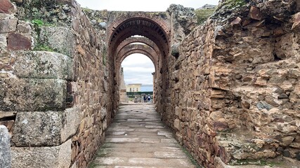 Fototapeta na wymiar Puerta de piedra en el anfiteatro romano de Merida