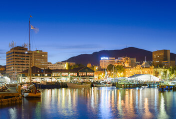 Hobart waterfront at night with Mount Wellington in background - obrazy, fototapety, plakaty